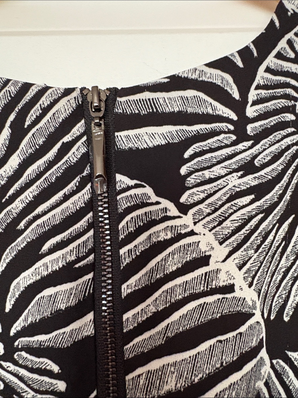 White House Black Market Shell Wrap Dress - Picture 6 of 6